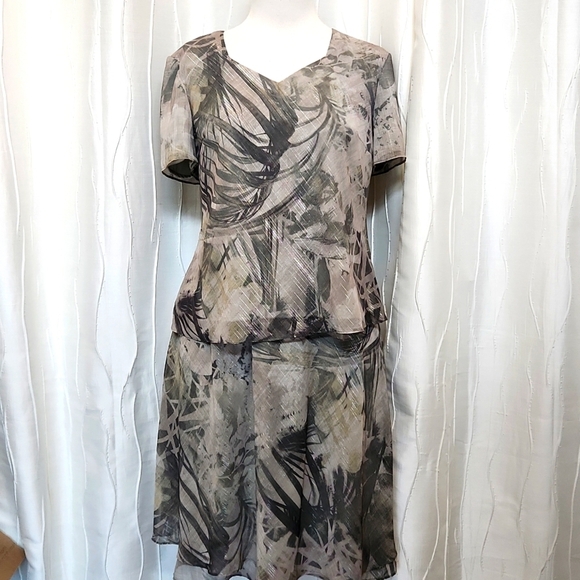 Truffles Green Floral Top and matching skirt - Picture 1 of 5